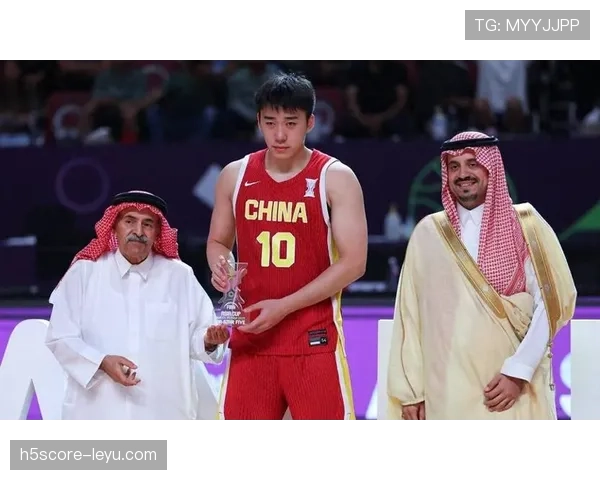 亚洲杯最佳新人闪耀赛场,助球队赢得胜利希望 亚洲杯最佳新人闪耀赛场,助球队赢得胜利希望