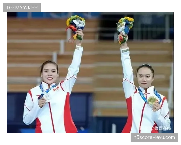 朱雪莹，跳台上冷若冰霜，下楼逛街像开发布会，钱包都尴尬了