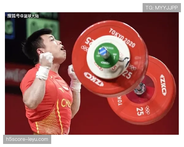 谌利军家里冰箱贴满训练计划，连娃哭都得卡点哄